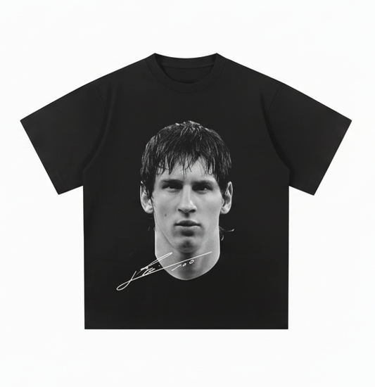 중앙 배치 검은색 티셔츠